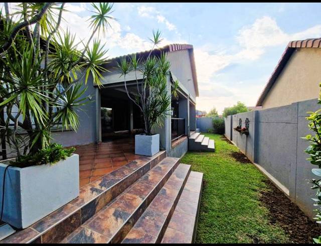 3 BEDROOM HOUSE FOR SALE IN THATCHFIELD